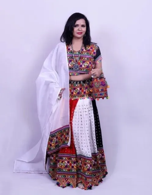 Golden Zari Rayon ready-to-wear set 1273, view 3
